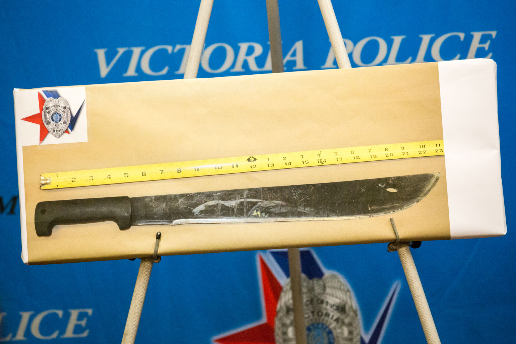 Victoria police kill man wielding machete (w/Video)